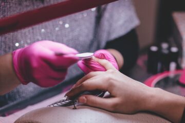 Cursurile de manichiura si pedichiura, un pas important spre transformarea pasiunii noastre in job