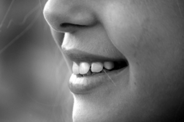 Ce presupune procedura de rinoplastie închisă şi cui îi este recomandată?