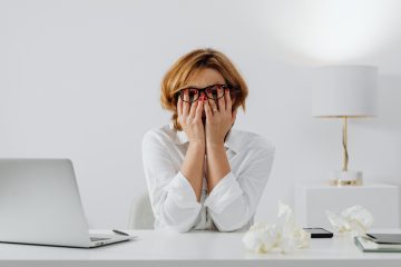 Cum poți ca să alegi un psihoterapeut online potrivit pentru problema ta?