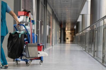 Firme specializate în curățenie – beneficii și avantaje pentru companiile de toate dimensiunile
