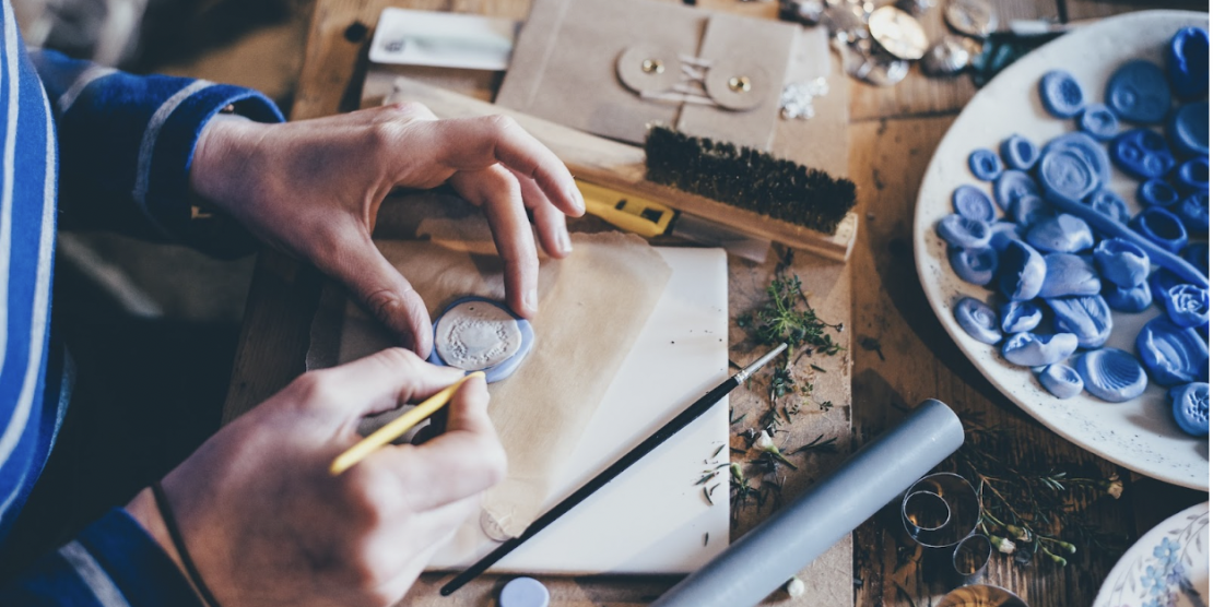 Idei de afaceri handmade pentru persoanele pasionate de domeniul creativ
