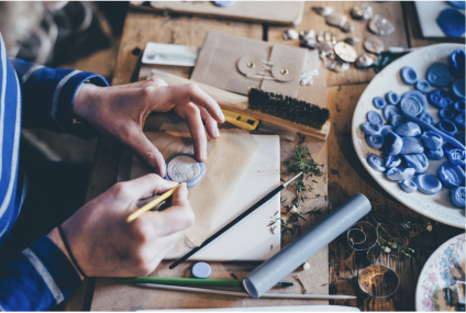 Idei de afaceri handmade pentru persoanele pasionate de domeniul creativ